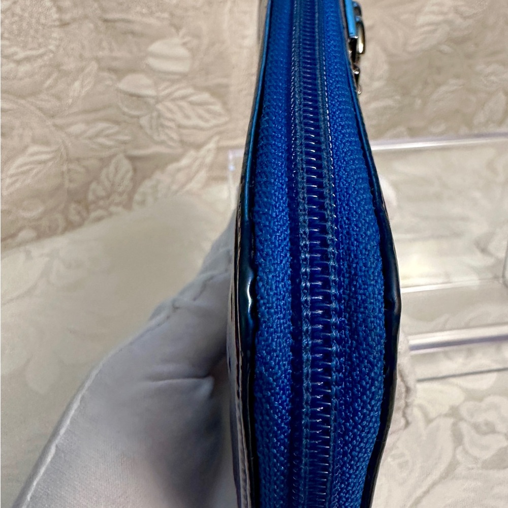 AUTHENTIC: CHANEL Boy Patent Leather Zippy Wallet - full inclusion - Picture 7 of 15